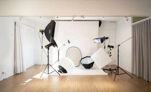 216 space 攝影棚｜捷運忠孝敦化站2分鐘｜知名商圈對大家都方便